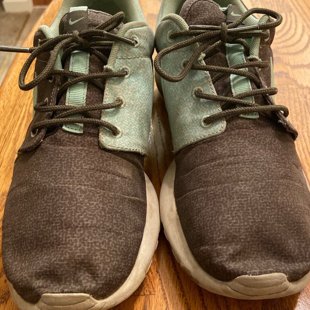 Nike Roshe tennis shoes